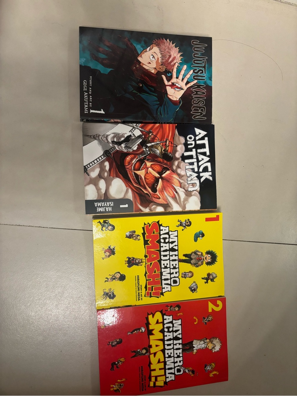 Jujutsu kaisen vol 1 , Attack on Titian vol 1 , MHA smash vol 1 , MHA vol 2
